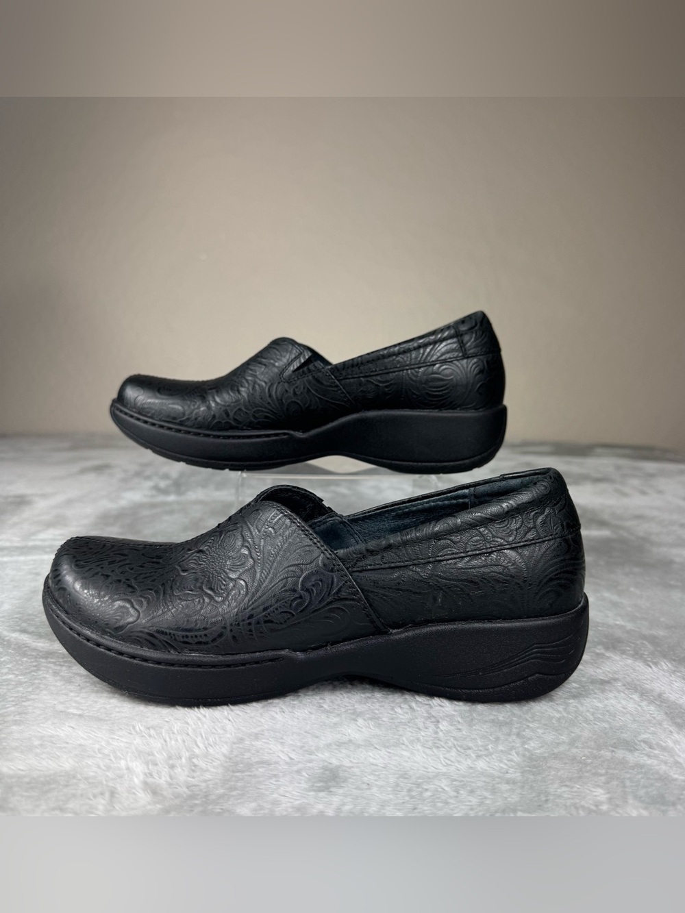 Dansko Size 36 USA 6 Black Tooled Leather Comfort Clogs